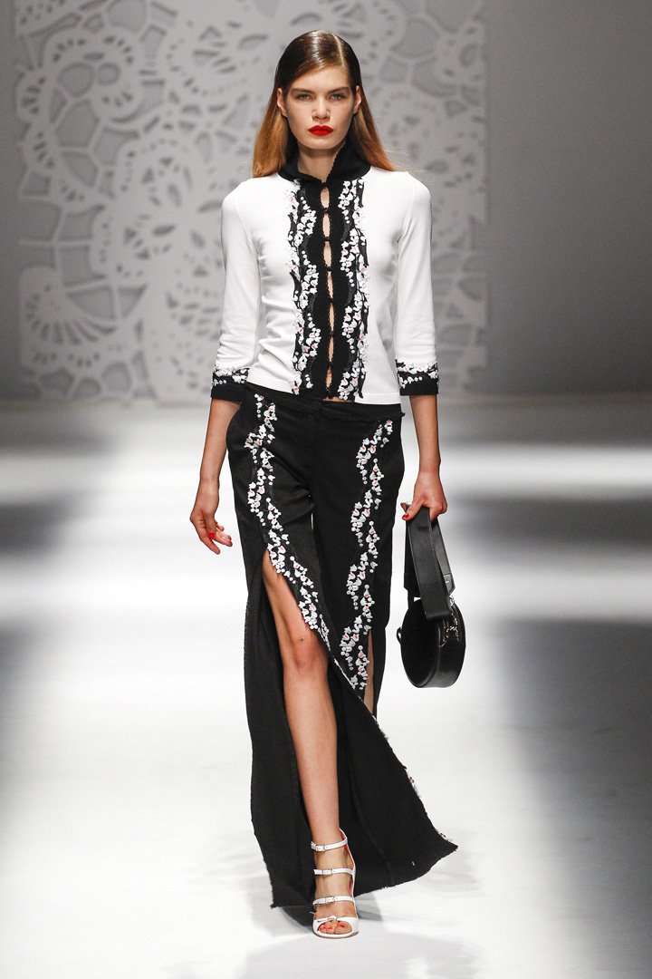 Blumarine（蓝色情人）2025米兰时装周时装秀