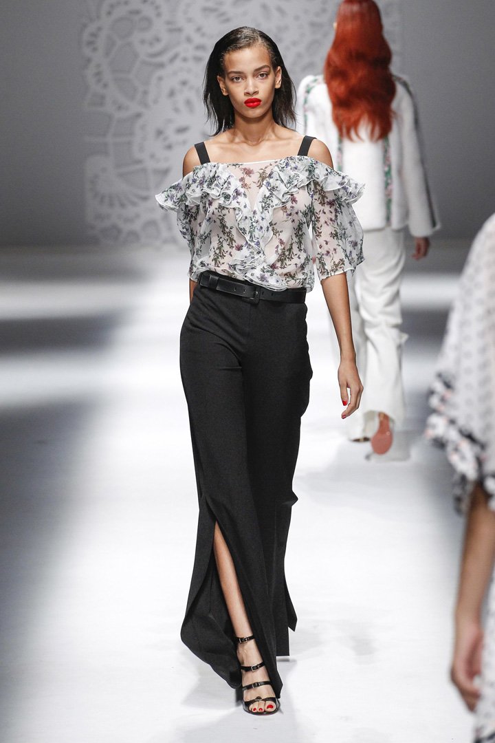 Blumarine（蓝色情人）2025米兰时装周时装秀