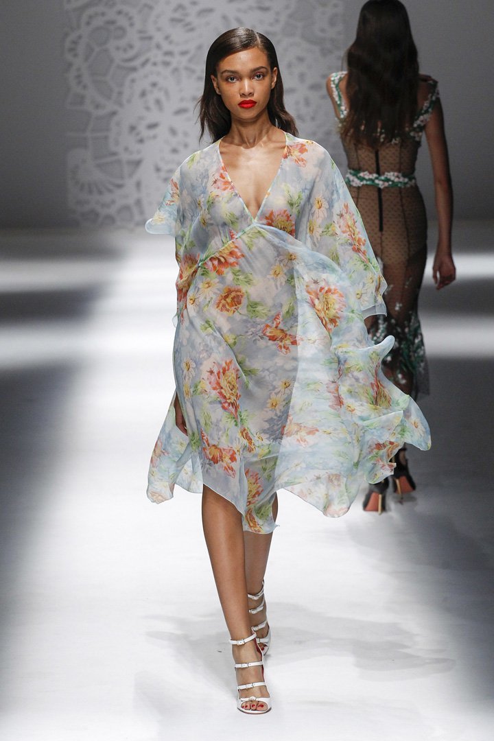 Blumarine（蓝色情人）2025米兰时装周时装秀