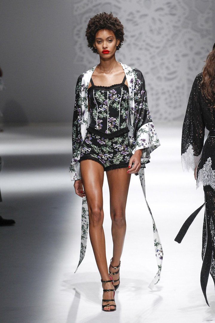 Blumarine（蓝色情人）2025米兰时装周时装秀