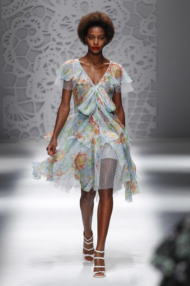 Blumarine（蓝色情人）2025米兰时装周时装秀