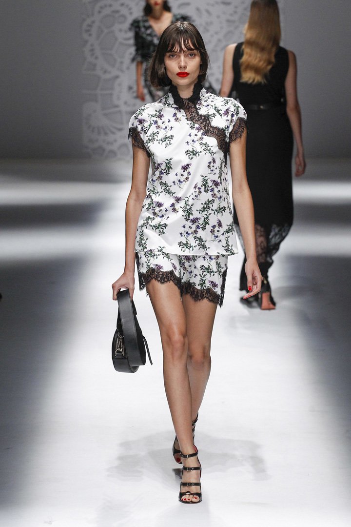 Blumarine（蓝色情人）2025米兰时装周时装秀