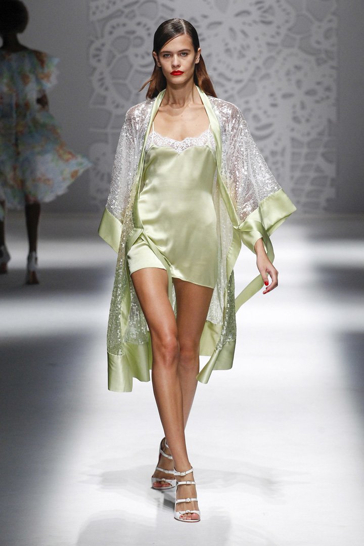 Blumarine（蓝色情人）2025米兰时装周时装秀