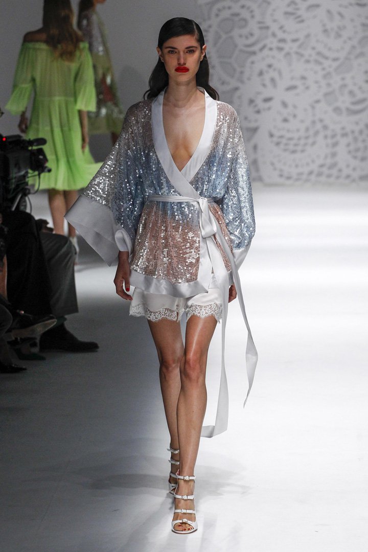 Blumarine（蓝色情人）2025米兰时装周时装秀