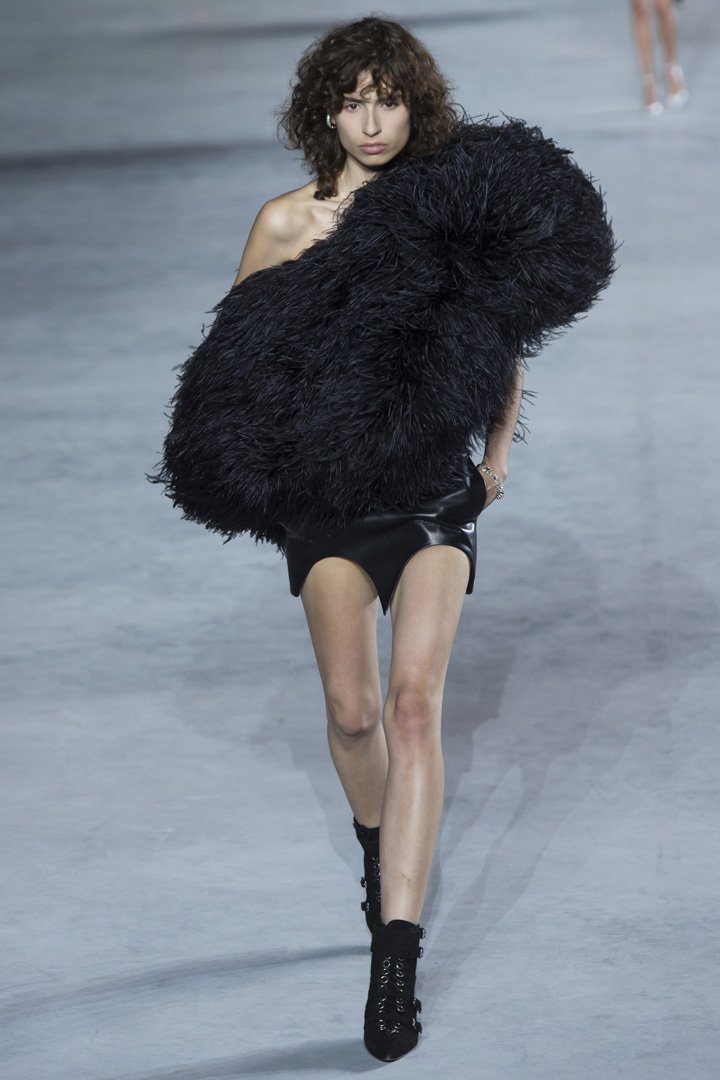 Saint Laurent（圣罗兰）2025巴黎时装周时装秀