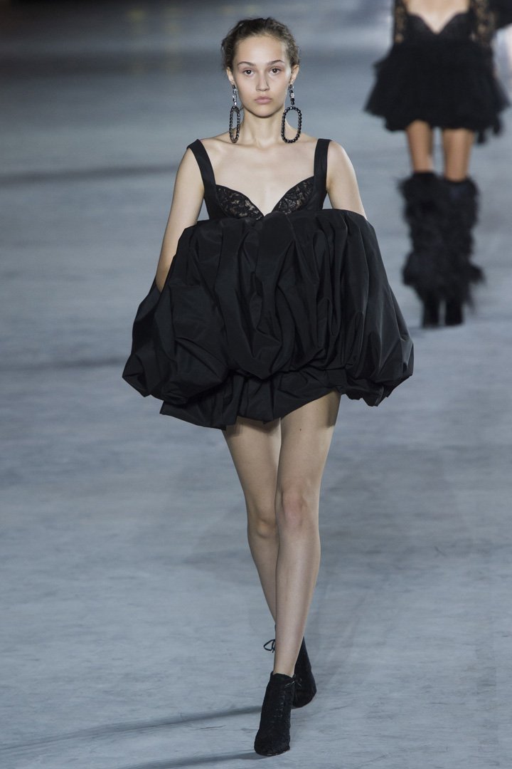 Saint Laurent（圣罗兰）2025巴黎时装周时装秀