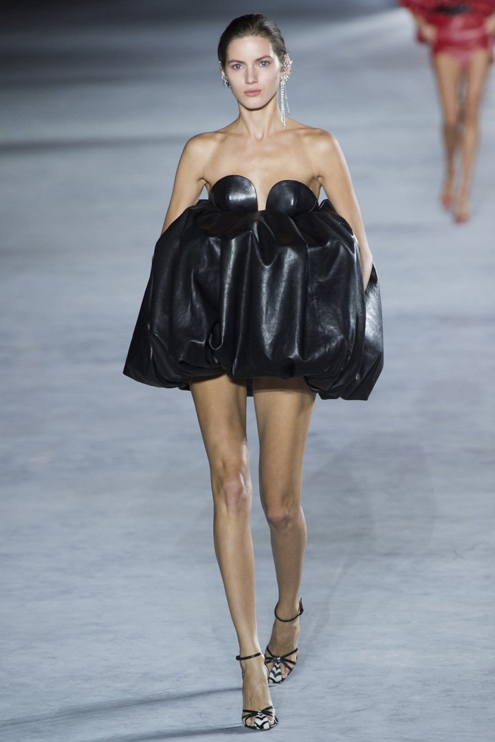 Saint Laurent（圣罗兰）2025巴黎时装周时装秀
