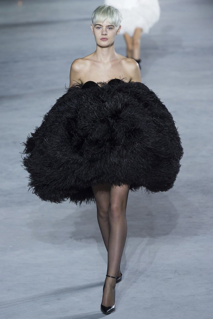 Saint Laurent（圣罗兰）2025巴黎时装周时装秀