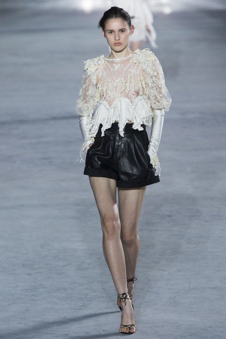 Saint Laurent（圣罗兰）2025巴黎时装周时装秀