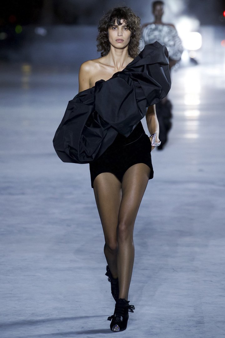 Saint Laurent（圣罗兰）2025巴黎时装周时装秀