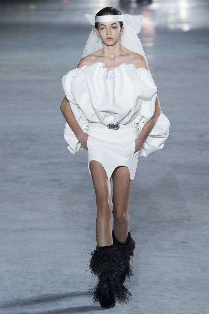 Saint Laurent（圣罗兰）2025巴黎时装周时装秀
