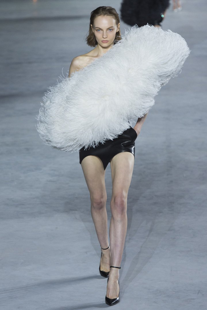 Saint Laurent（圣罗兰）2025巴黎时装周时装秀