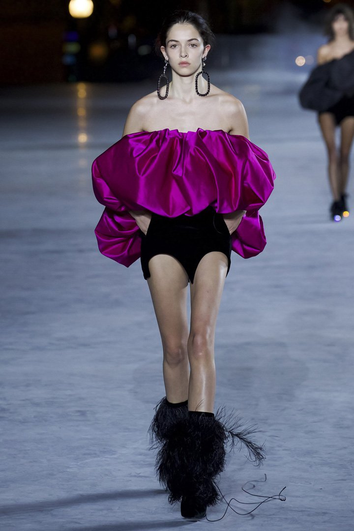 Saint Laurent（圣罗兰）2025巴黎时装周时装秀