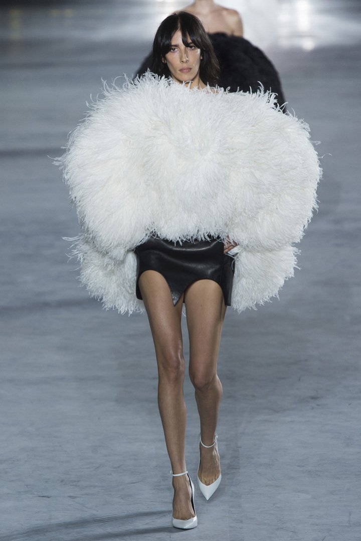 Saint Laurent（圣罗兰）2025巴黎时装周时装秀