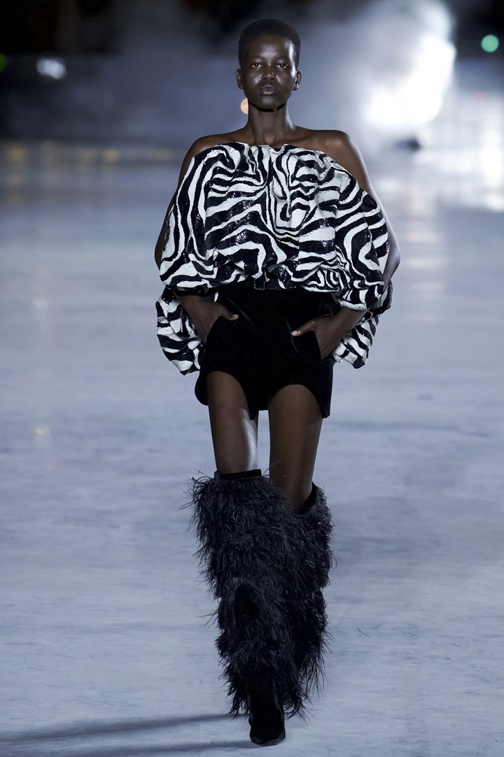 Saint Laurent（圣罗兰）2025巴黎时装周时装秀