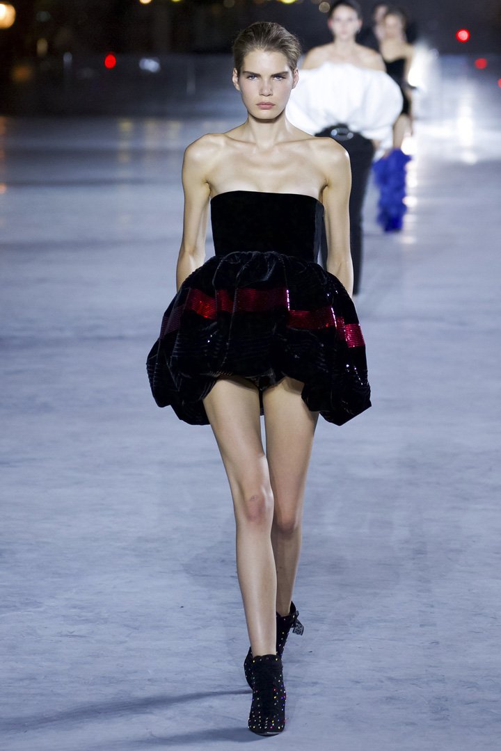 Saint Laurent（圣罗兰）2025巴黎时装周时装秀