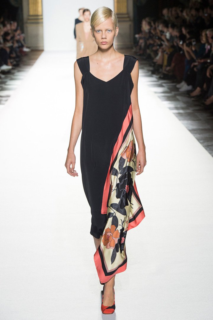 Dries Van Noten 2025巴黎时装周时装秀