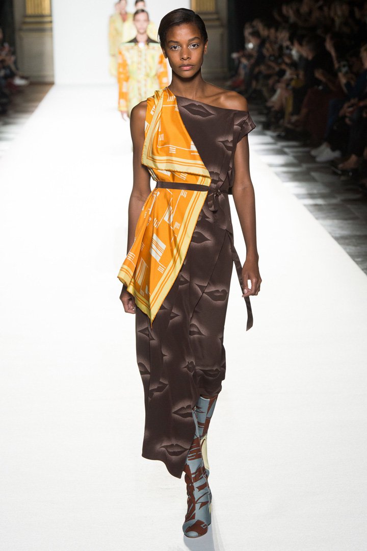 Dries Van Noten 2025巴黎时装周时装秀