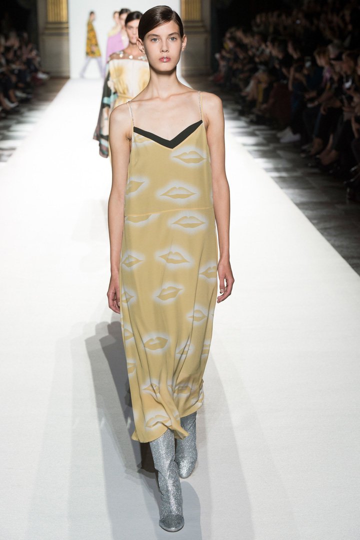Dries Van Noten 2025巴黎时装周时装秀