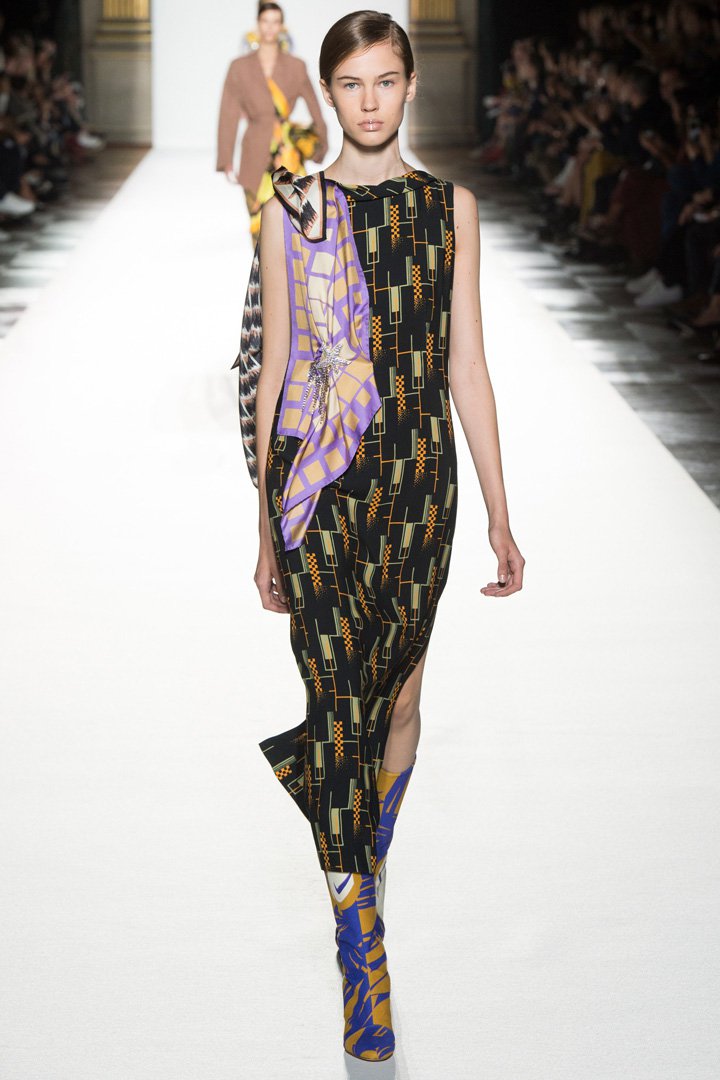 Dries Van Noten 2025巴黎时装周时装秀