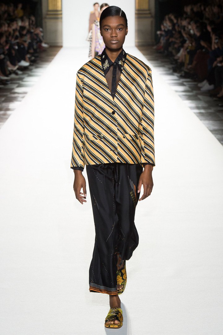 Dries Van Noten 2025巴黎时装周时装秀
