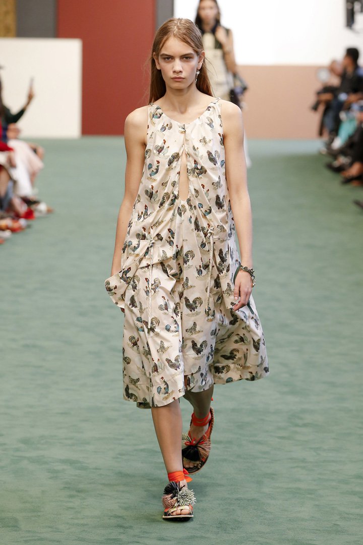 Carven（卡纷）2025巴黎时装周时装秀