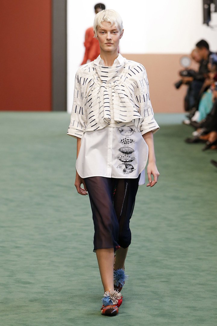 Carven（卡纷）2025巴黎时装周时装秀
