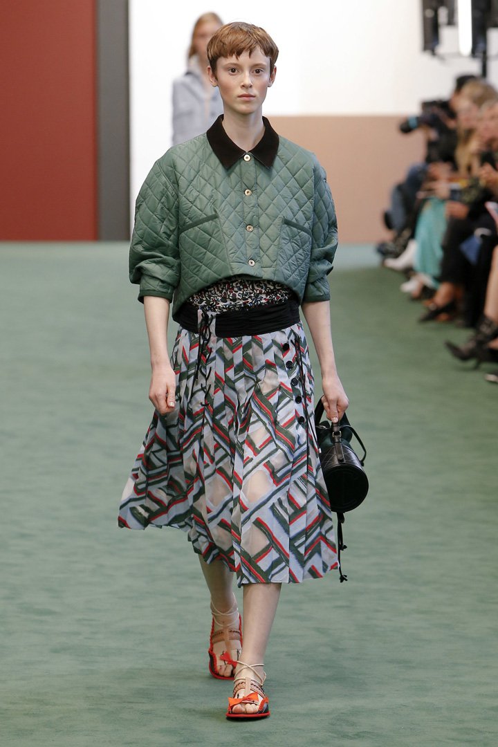 Carven（卡纷）2025巴黎时装周时装秀