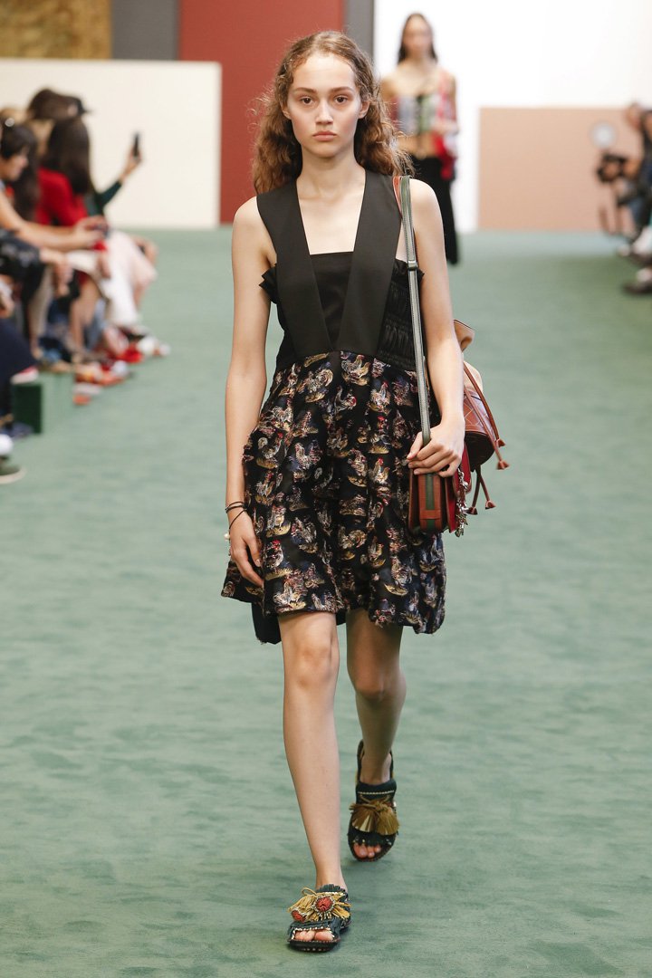 Carven（卡纷）2025巴黎时装周时装秀