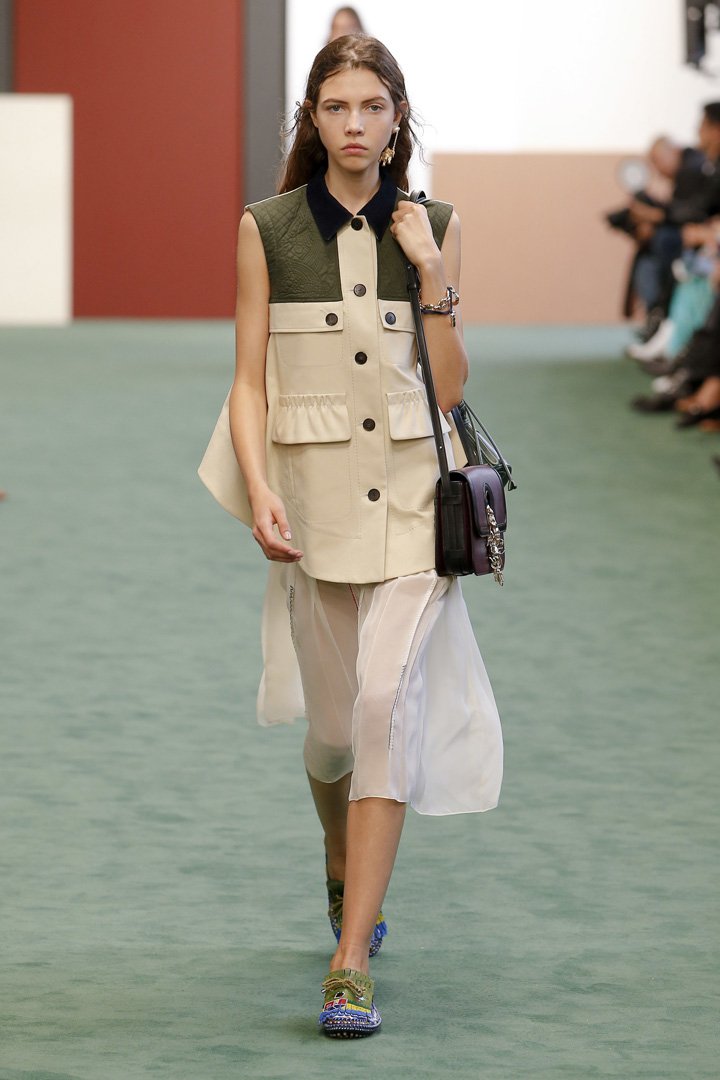 Carven（卡纷）2025巴黎时装周时装秀
