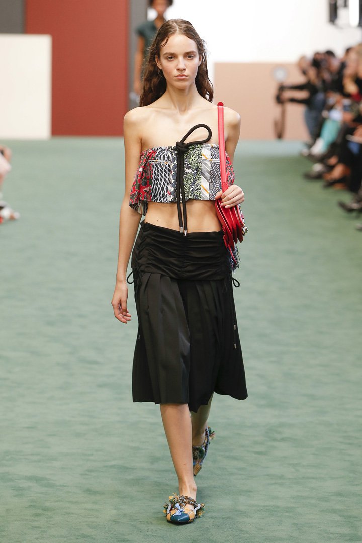 Carven（卡纷）2025巴黎时装周时装秀