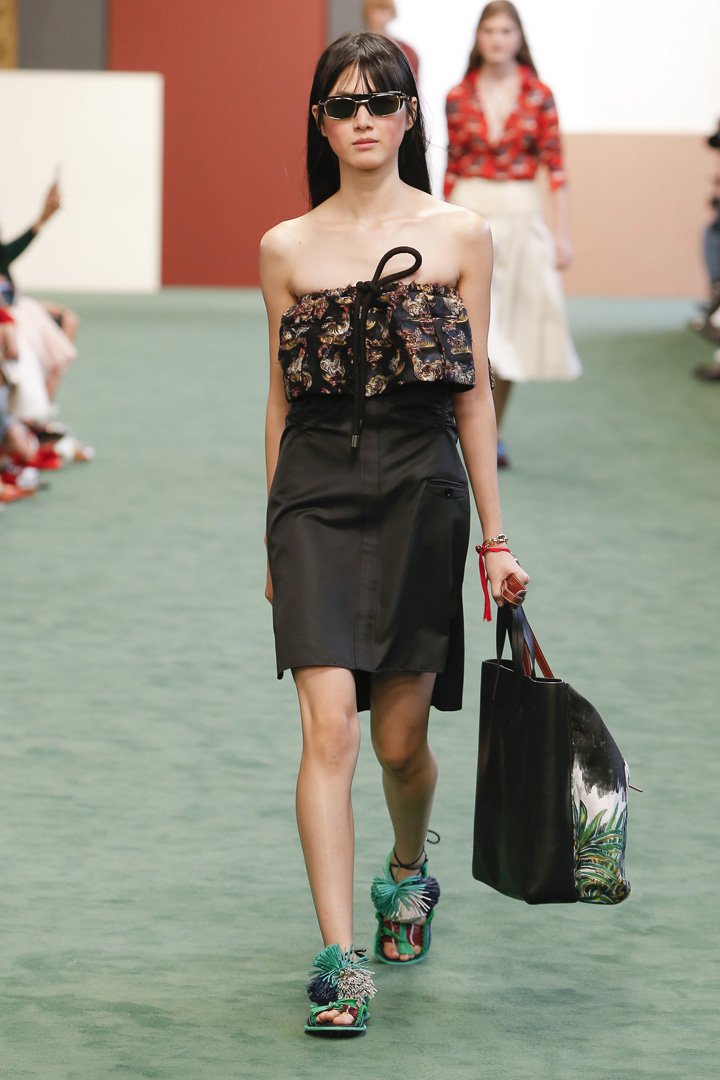 Carven（卡纷）2025巴黎时装周时装秀