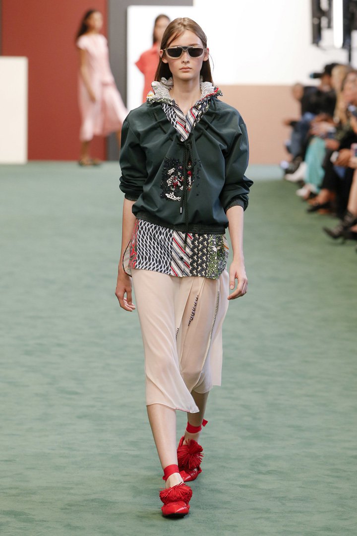 Carven（卡纷）2025巴黎时装周时装秀