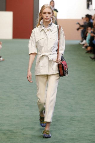 Carven（卡纷）2025巴黎时装周时装秀