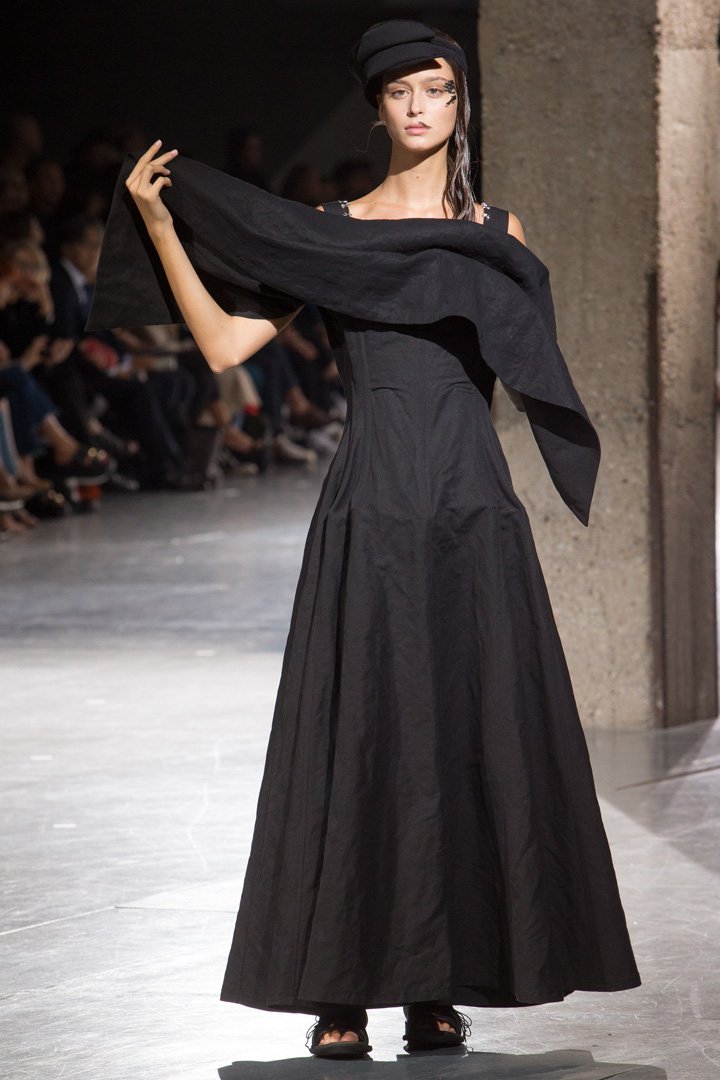 Yohji Yamamoto（山本耀司）2025巴黎时装周时装秀