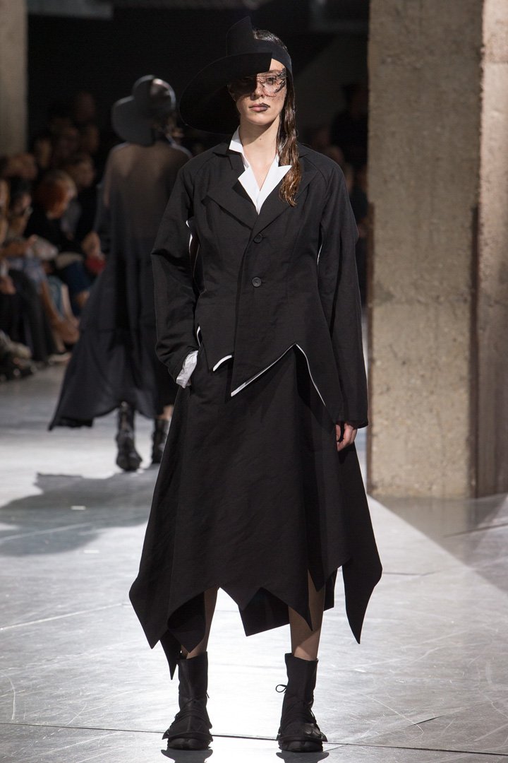 Yohji Yamamoto（山本耀司）2025巴黎时装周时装秀
