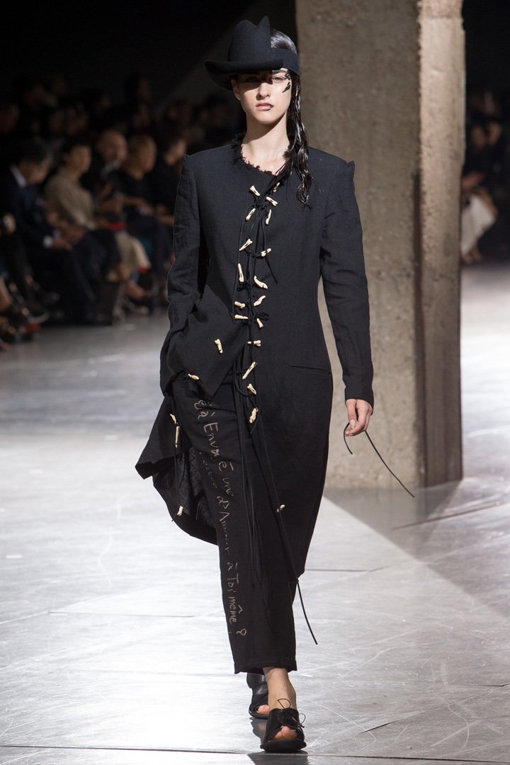 Yohji Yamamoto（山本耀司）2025巴黎时装周时装秀
