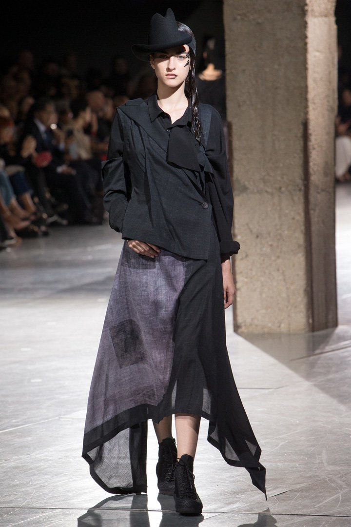 Yohji Yamamoto（山本耀司）2025巴黎时装周时装秀