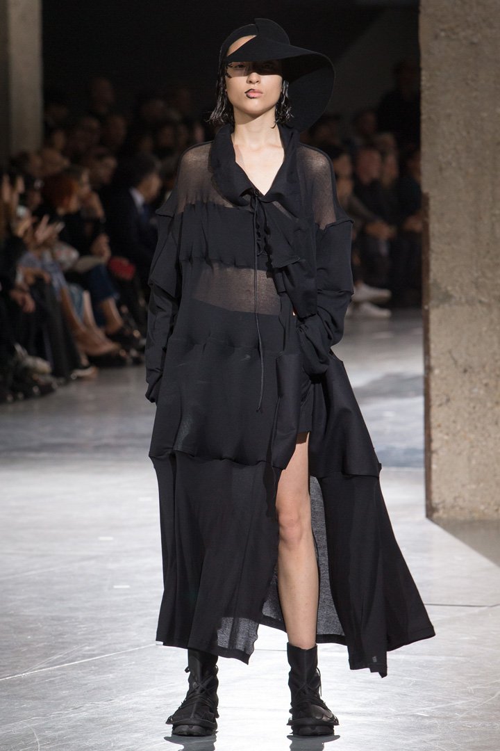 Yohji Yamamoto（山本耀司）2025巴黎时装周时装秀