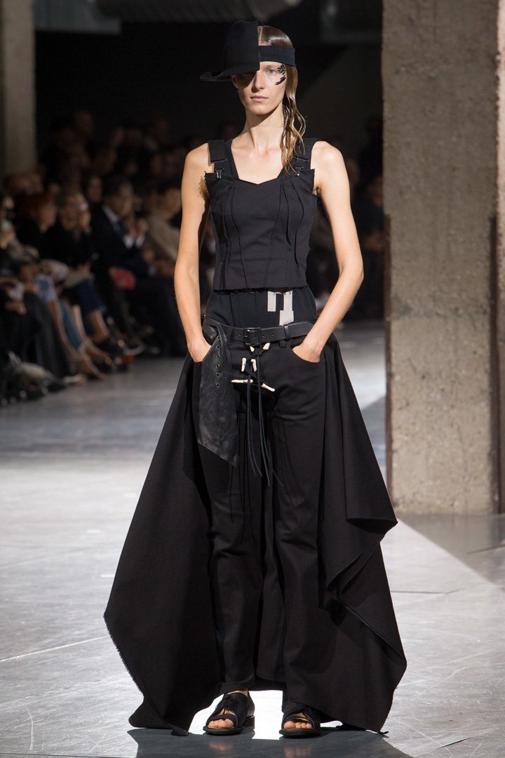 Yohji Yamamoto（山本耀司）2025巴黎时装周时装秀