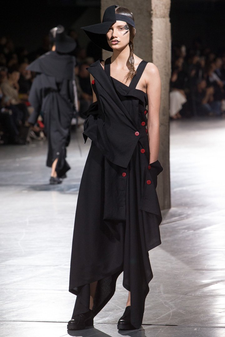 Yohji Yamamoto（山本耀司）2025巴黎时装周时装秀
