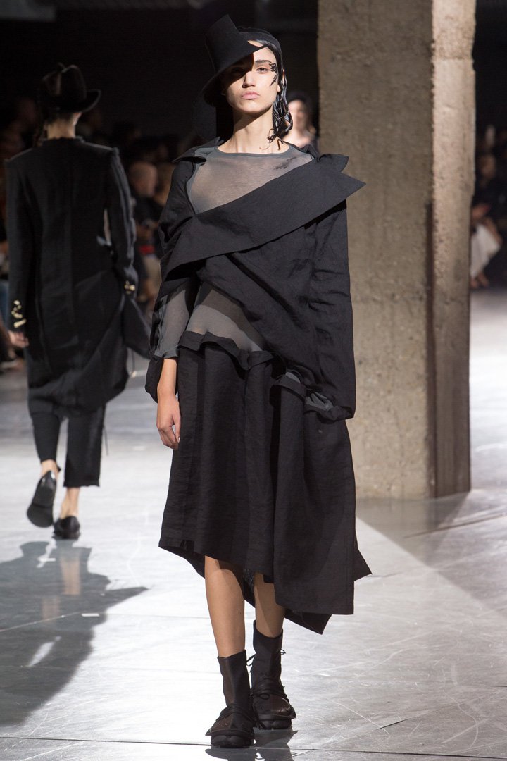 Yohji Yamamoto（山本耀司）2025巴黎时装周时装秀
