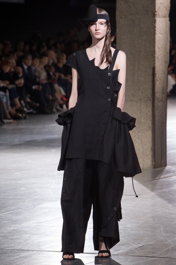 Yohji Yamamoto（山本耀司）2025巴黎时装周时装秀