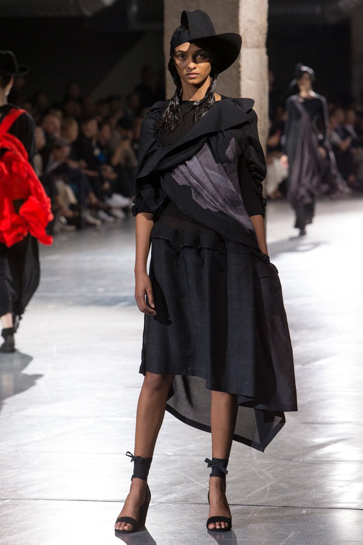 Yohji Yamamoto（山本耀司）2025巴黎时装周时装秀
