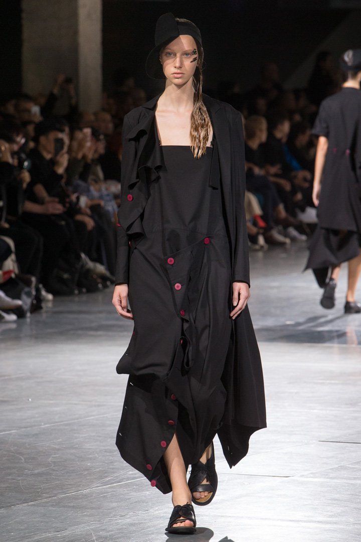 Yohji Yamamoto（山本耀司）2025巴黎时装周时装秀