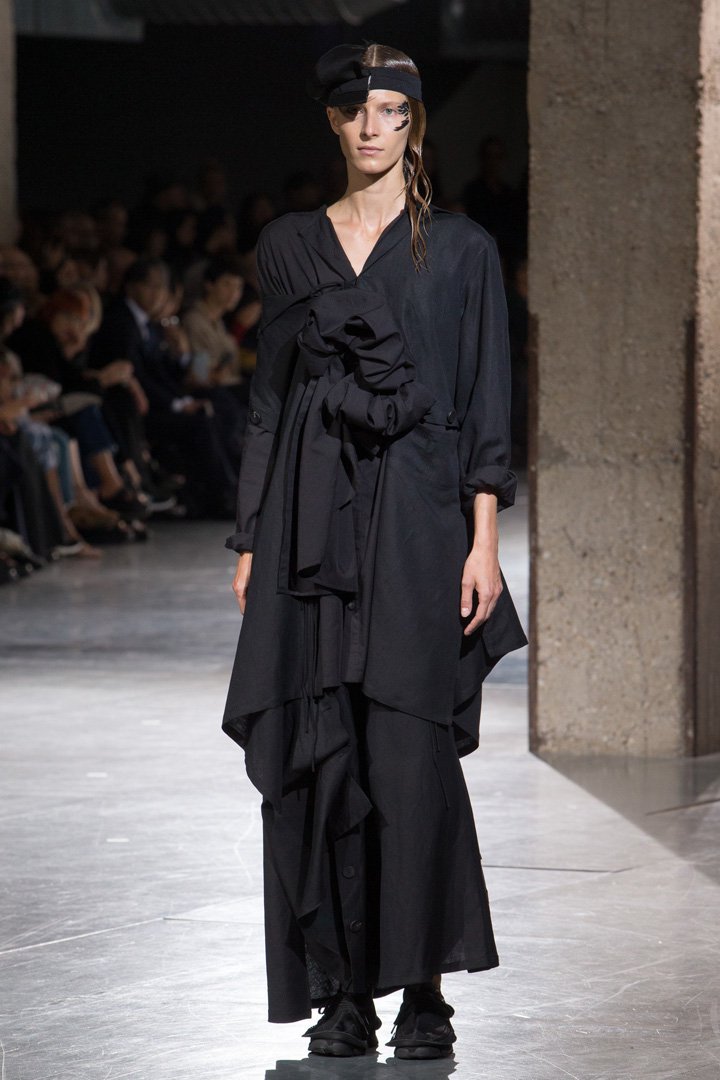 Yohji Yamamoto（山本耀司）2025巴黎时装周时装秀