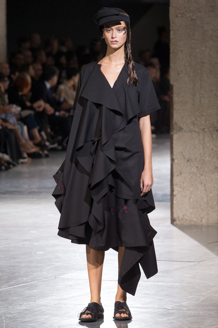 Yohji Yamamoto（山本耀司）2025巴黎时装周时装秀