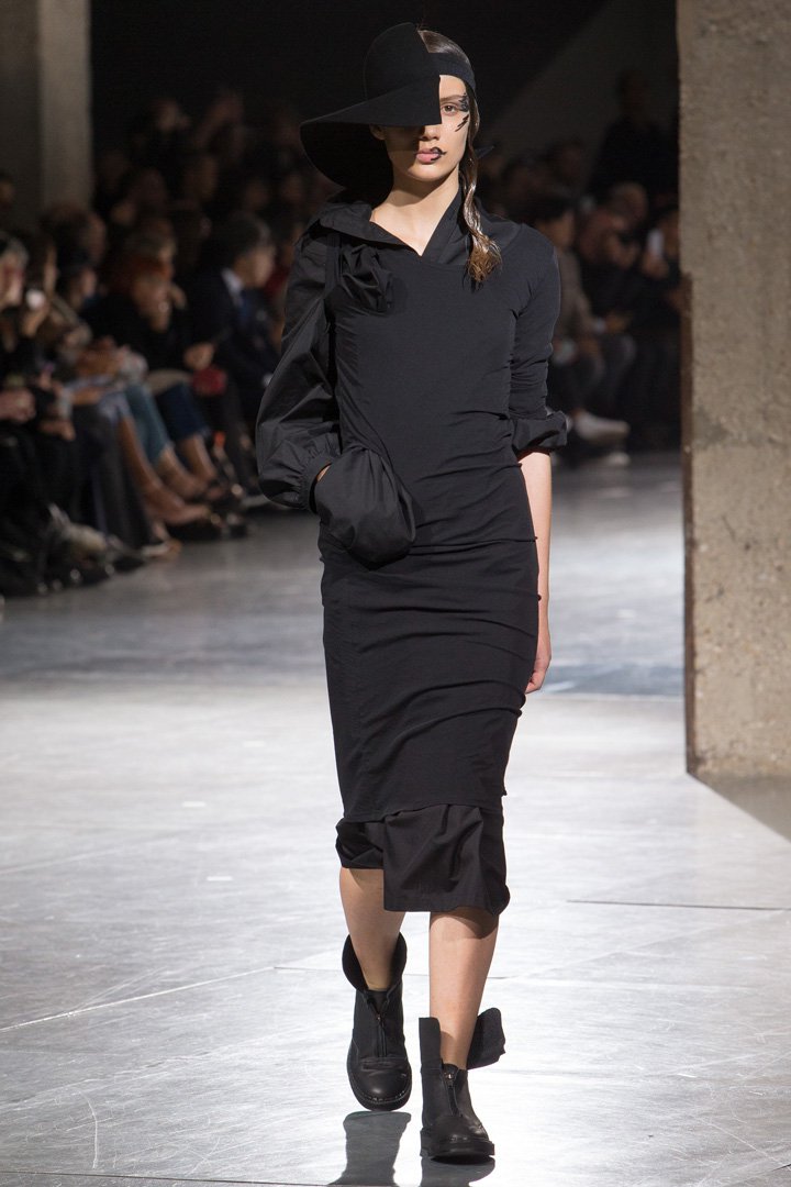 Yohji Yamamoto（山本耀司）2025巴黎时装周时装秀