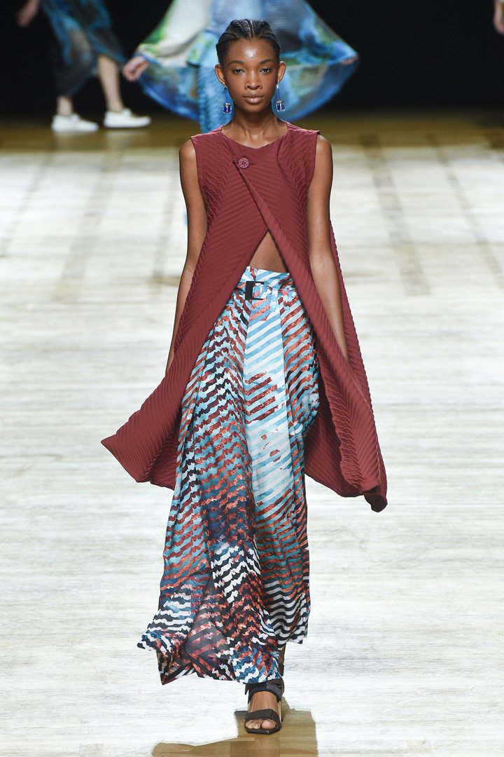 Issey Miyake（三宅一生）2025巴黎时装周时装秀