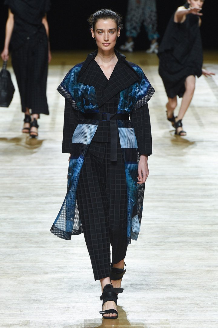 Issey Miyake（三宅一生）2025巴黎时装周时装秀